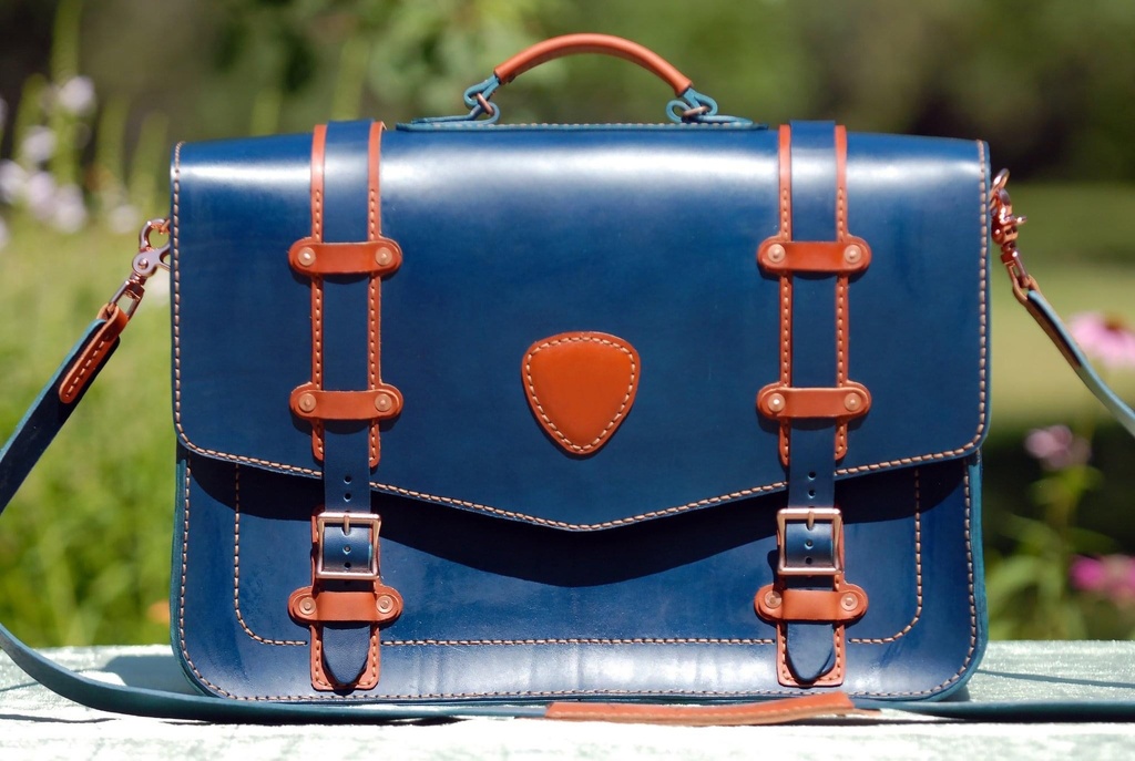The Pathfinder Messenger Bag